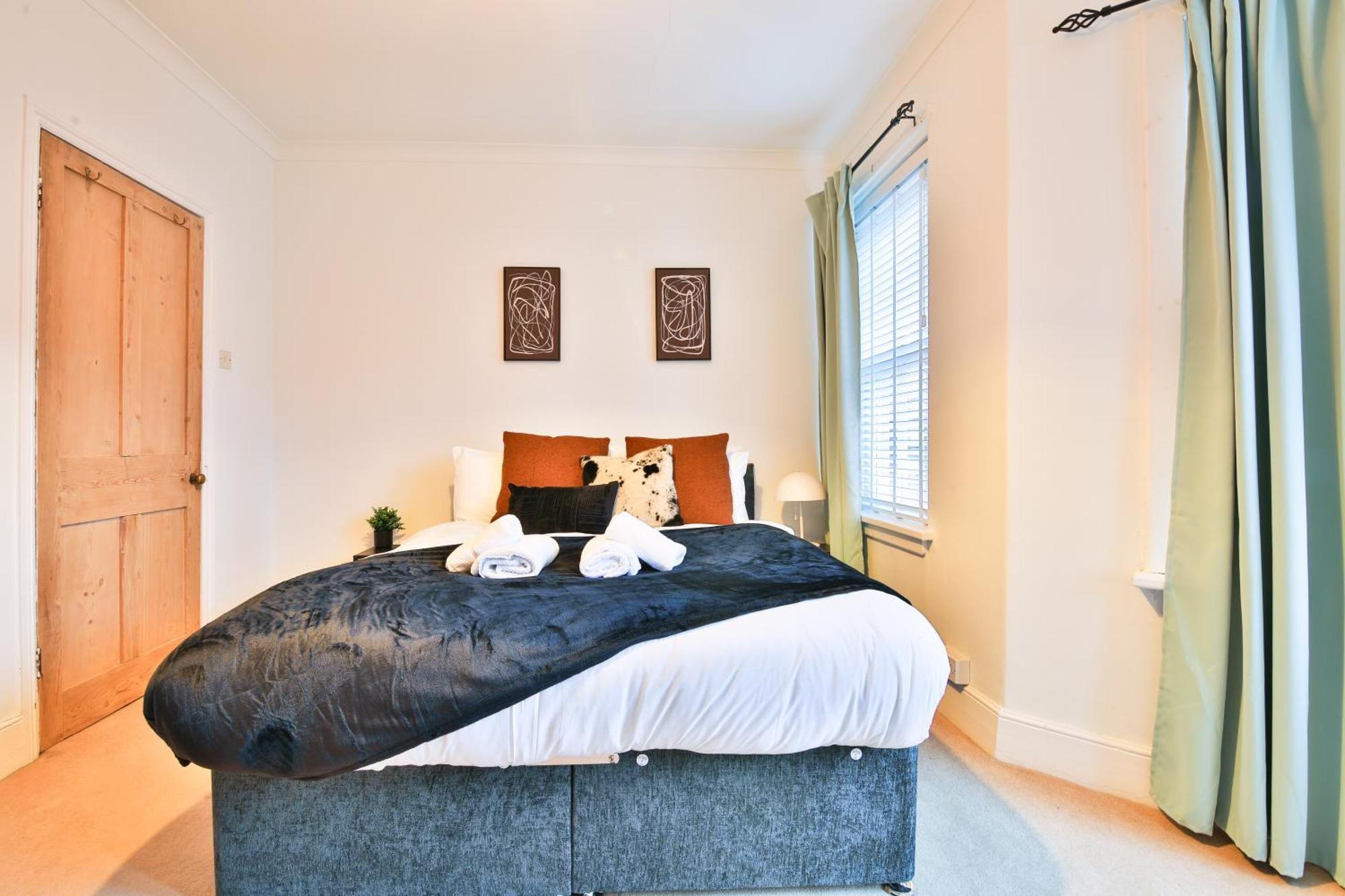 Stayright 3-bed Pontcanna House Next To Pontcanna Fields Holiday home Cardiff