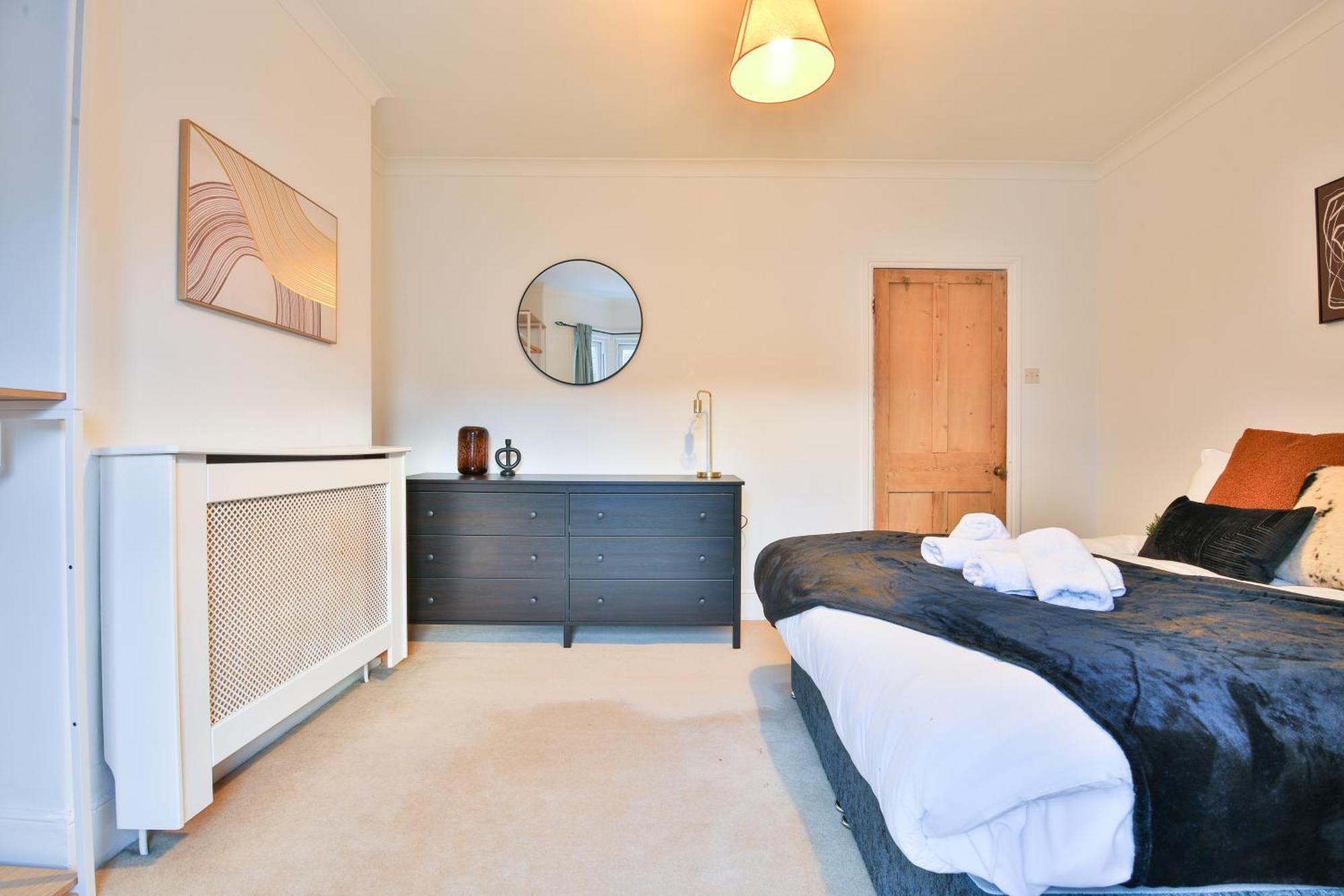 Stayright 3-bed Pontcanna House Next To Pontcanna Fields Holiday home Cardiff